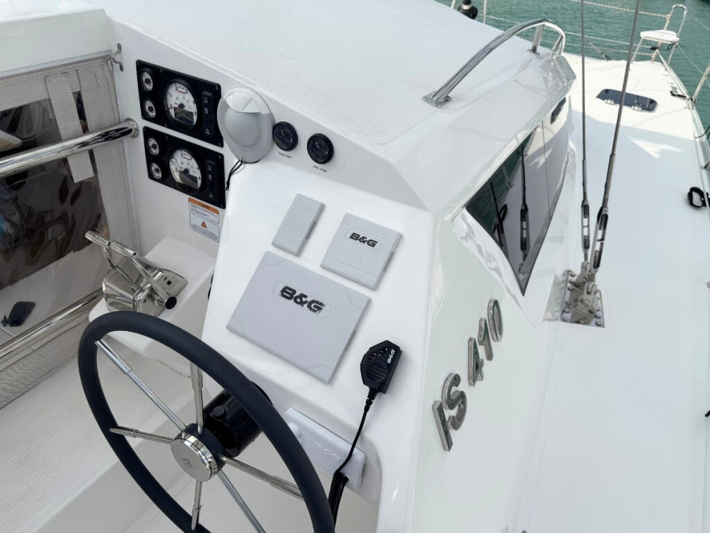 Island Spirit 410 Gauthai