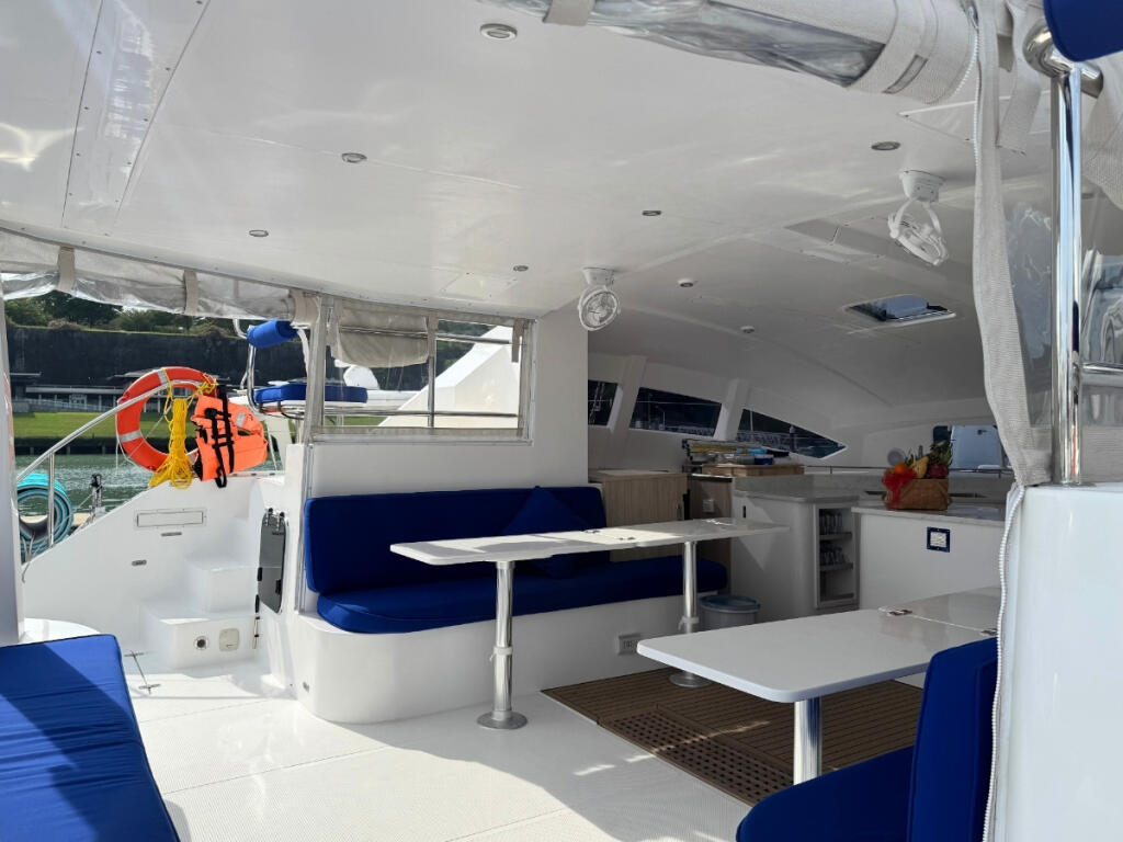Island Spirit 410 Gauthai