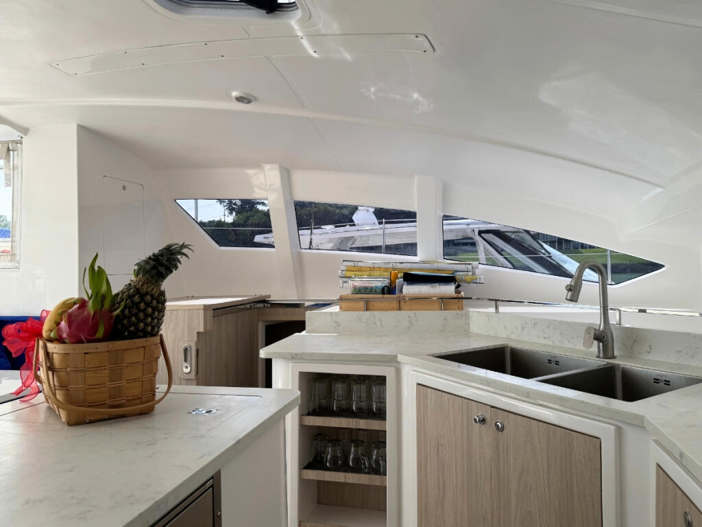 Island Spirit 410 Gauthai
