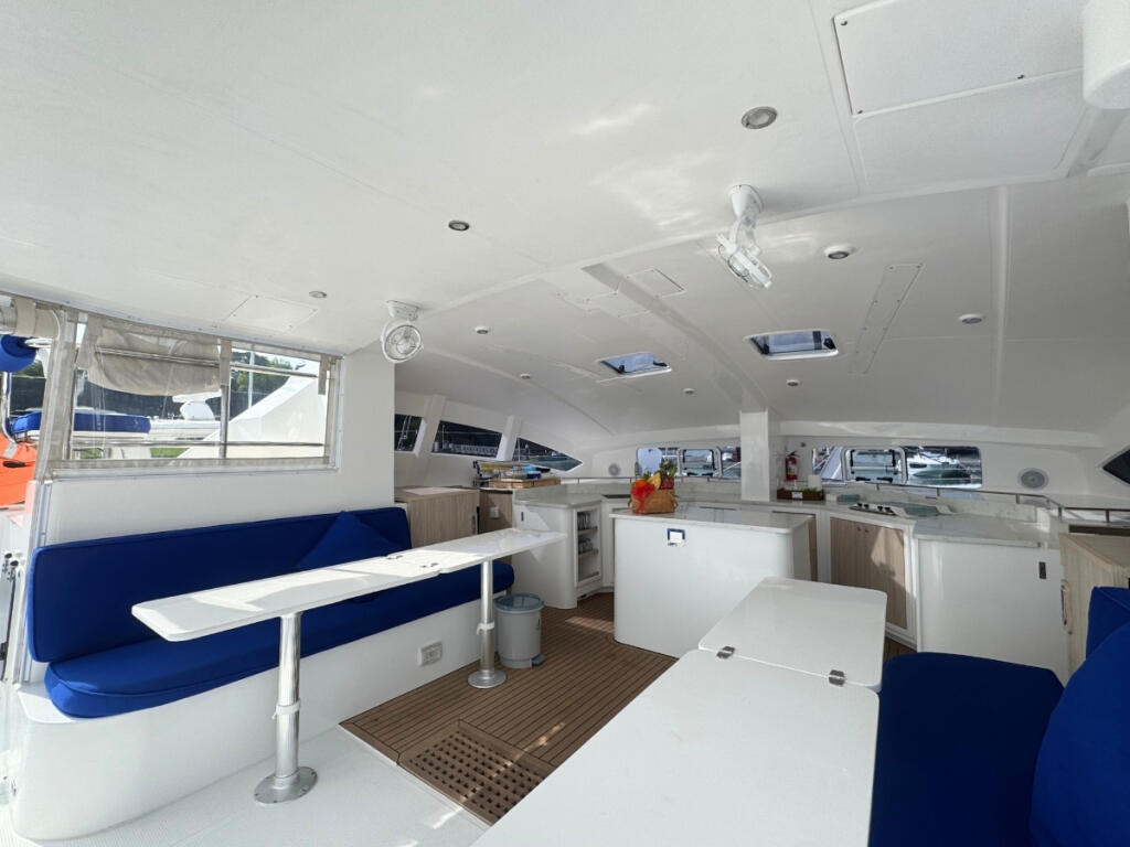 Island Spirit 410 Gauthai