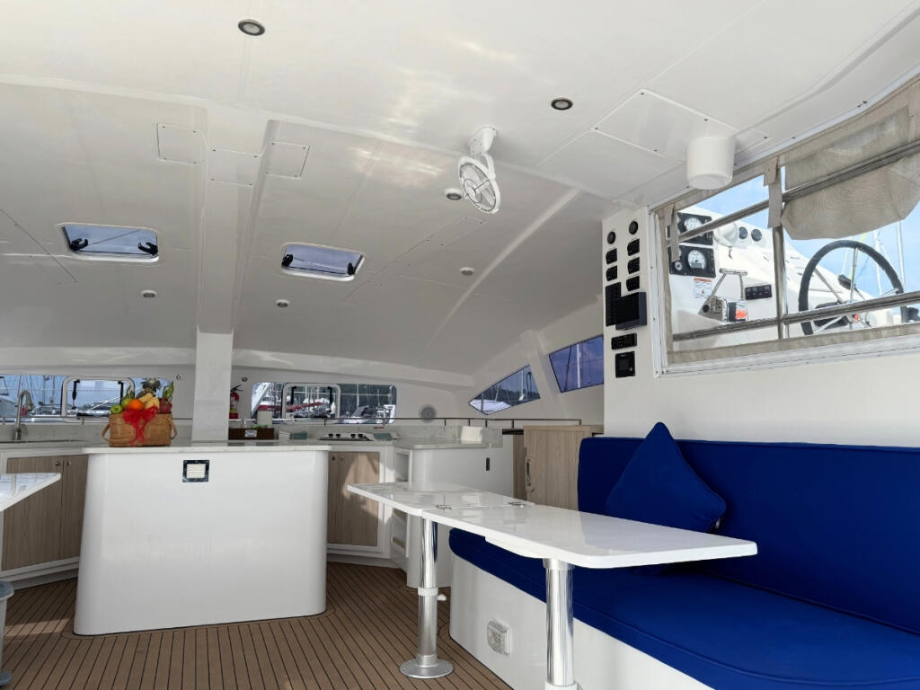 Island Spirit 410 Gauthai