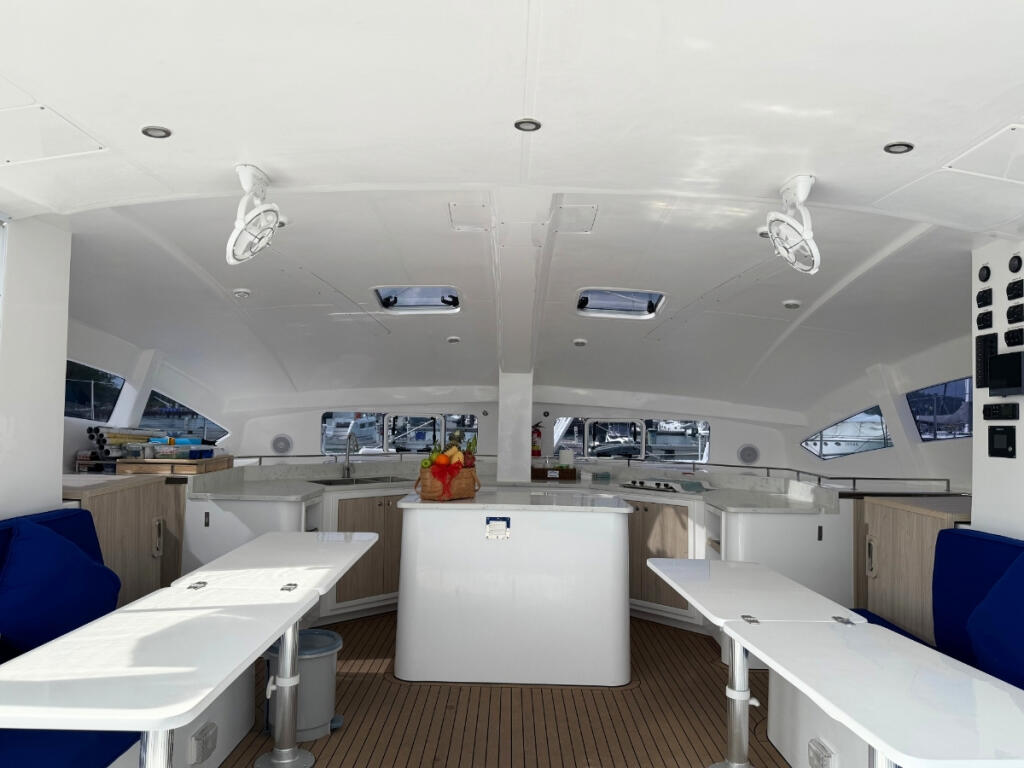 Island Spirit 410 Gauthai
