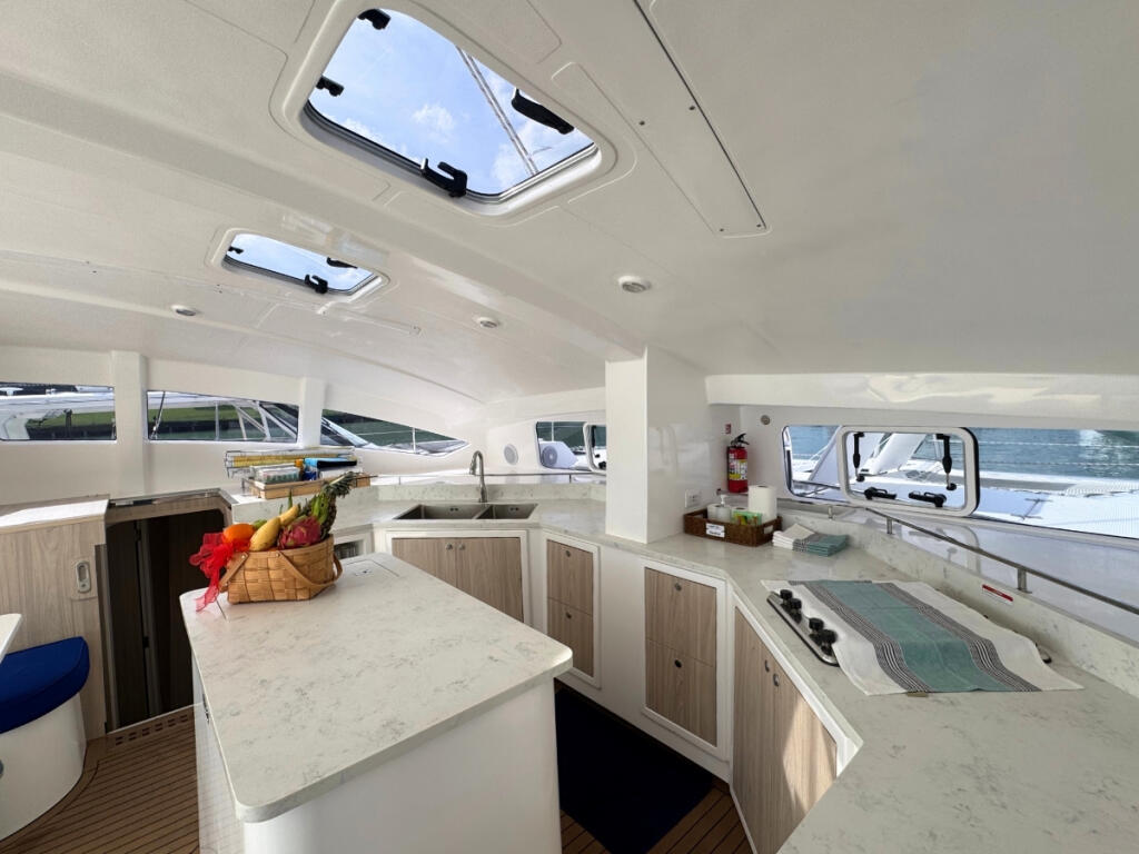Island Spirit 410 Gauthai