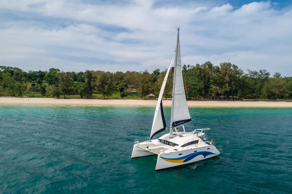 Island Spirit 410 Isle Phantom