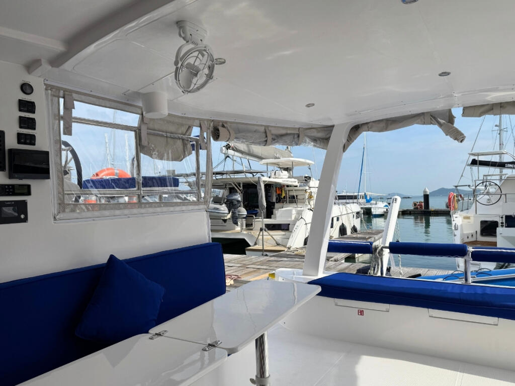Island Spirit 410 Isle Phantom