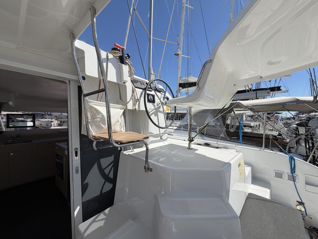 Lagoon 38 DSCHUBBA