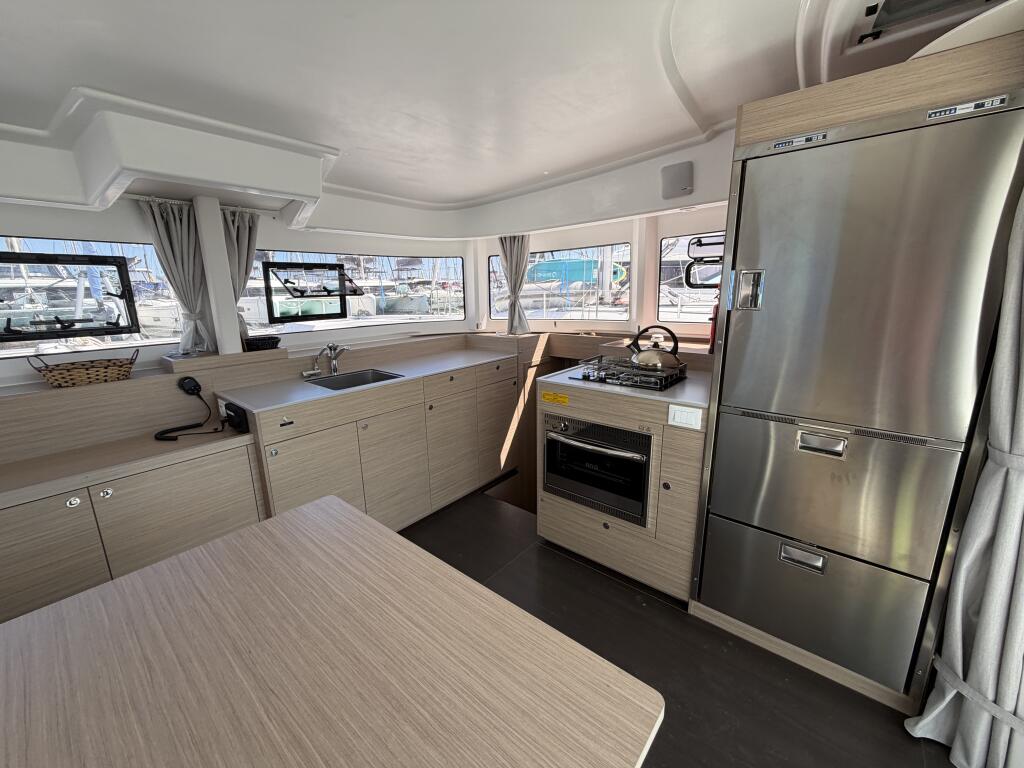 Lagoon 38 DSCHUBBA