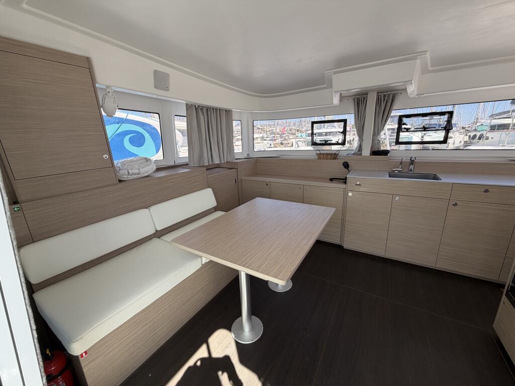 Lagoon 38 DSCHUBBA