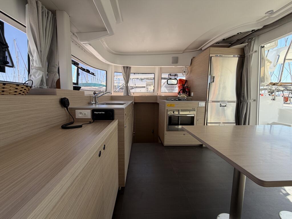 Lagoon 38 DSCHUBBA