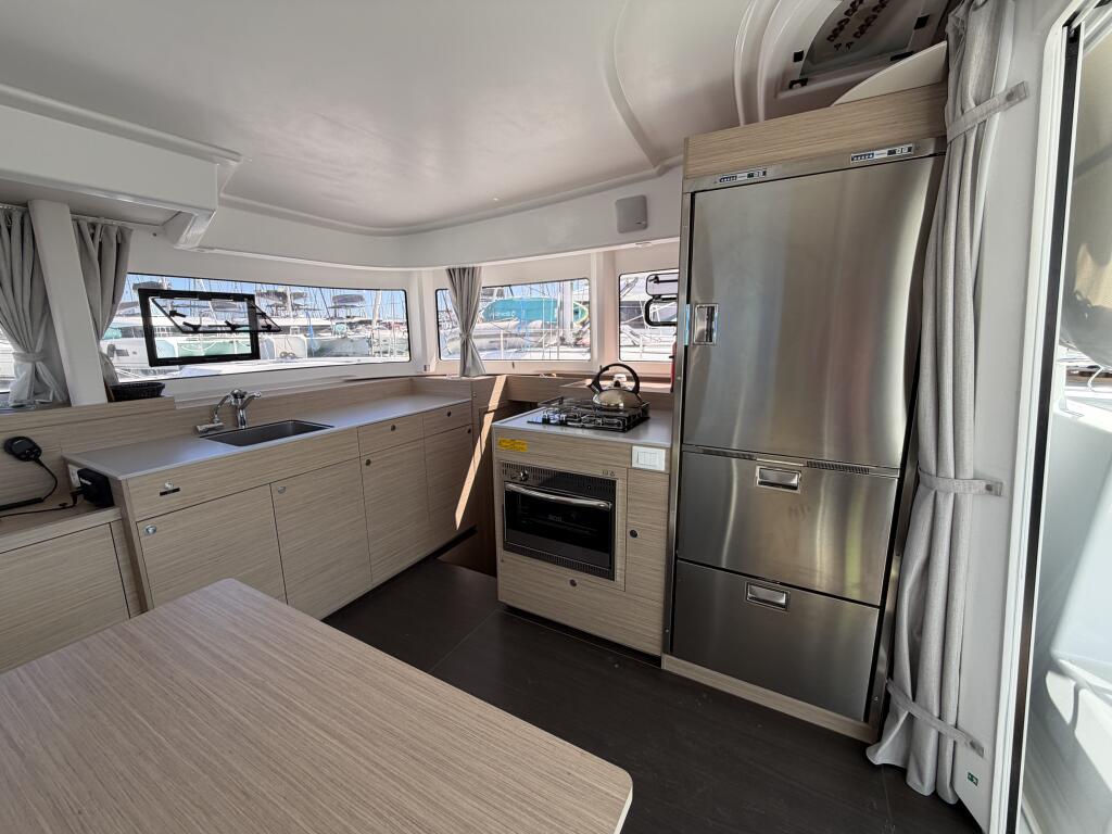 Lagoon 38 DSCHUBBA