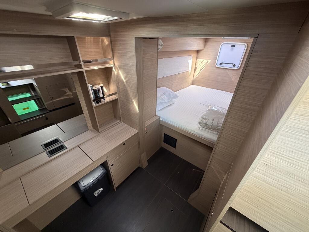 Lagoon 38 DSCHUBBA