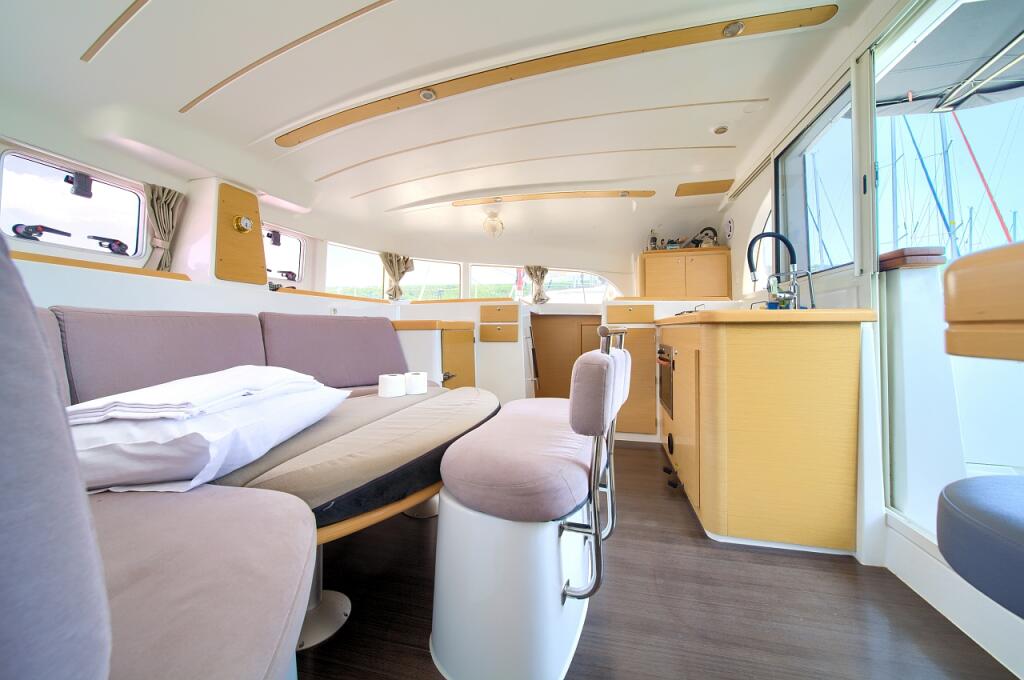 Lagoon 380 Xenia
