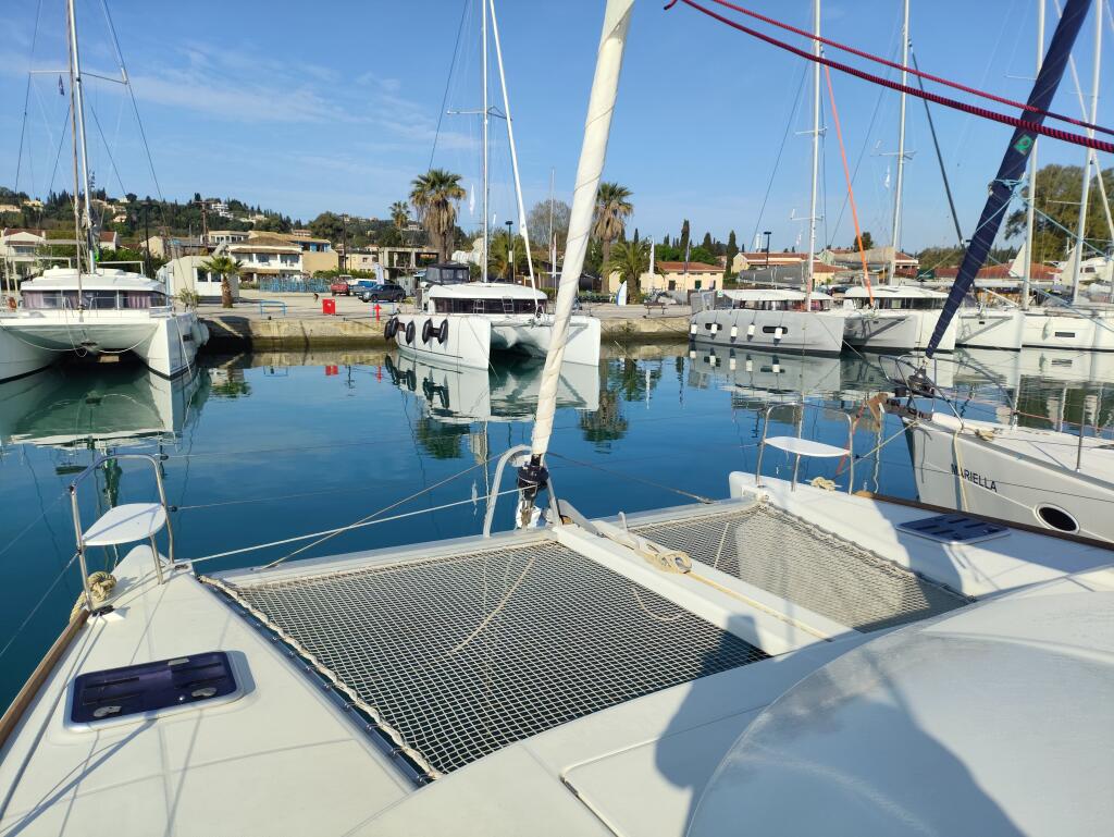 Lagoon 380 Whooper