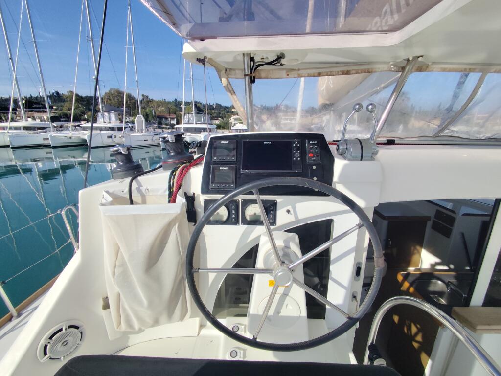 Lagoon 380 Whooper