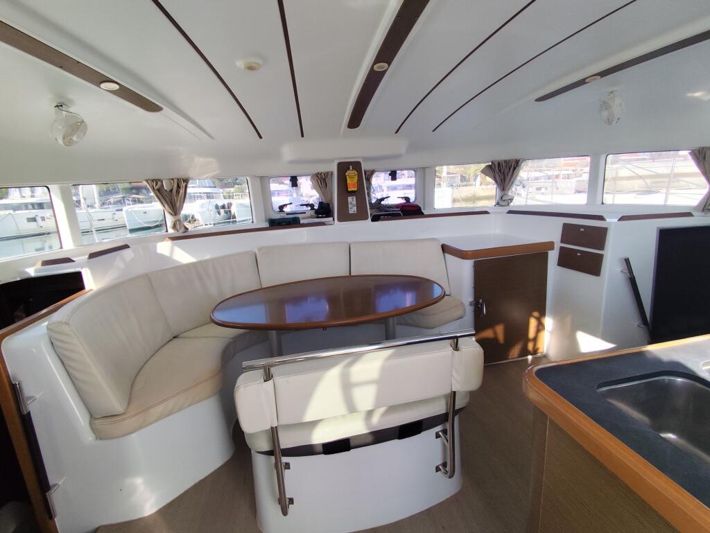 Lagoon 380 Whooper