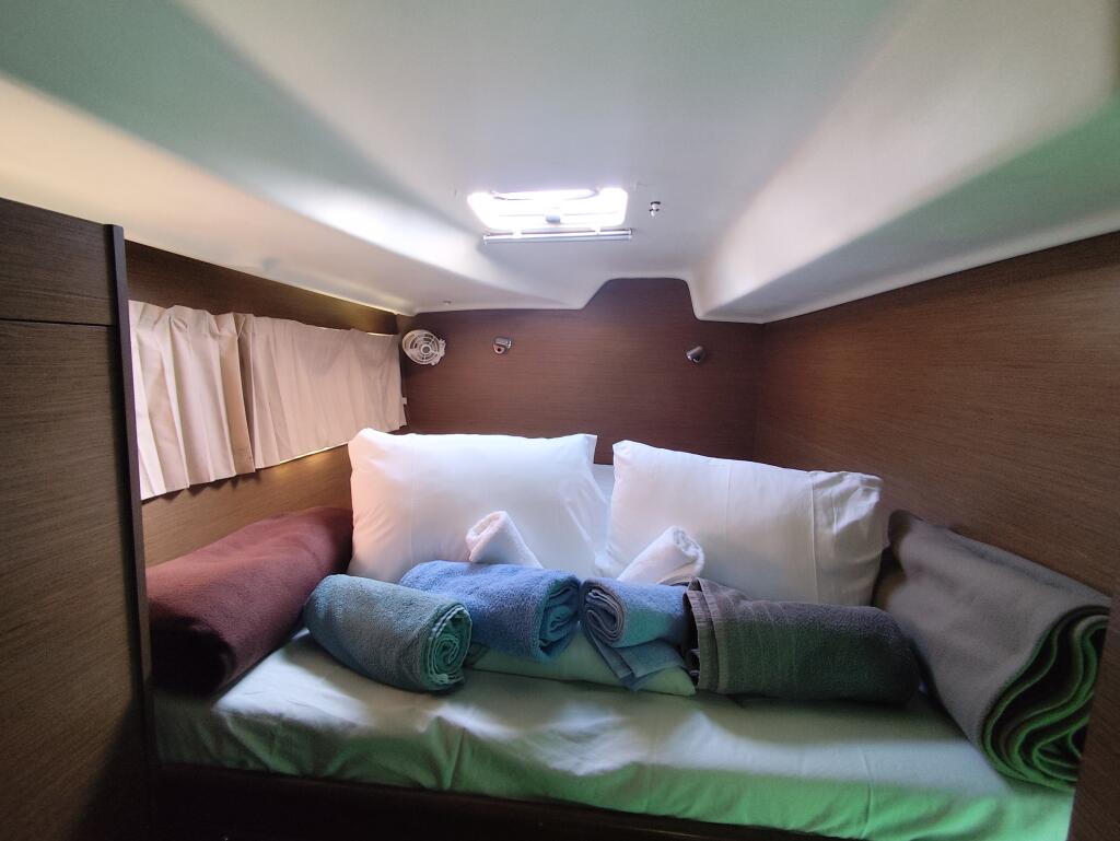 Lagoon 380 Whooper