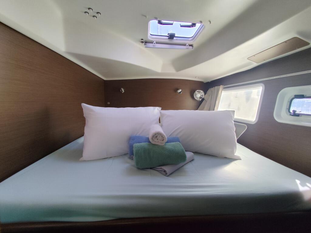 Lagoon 380 Whooper