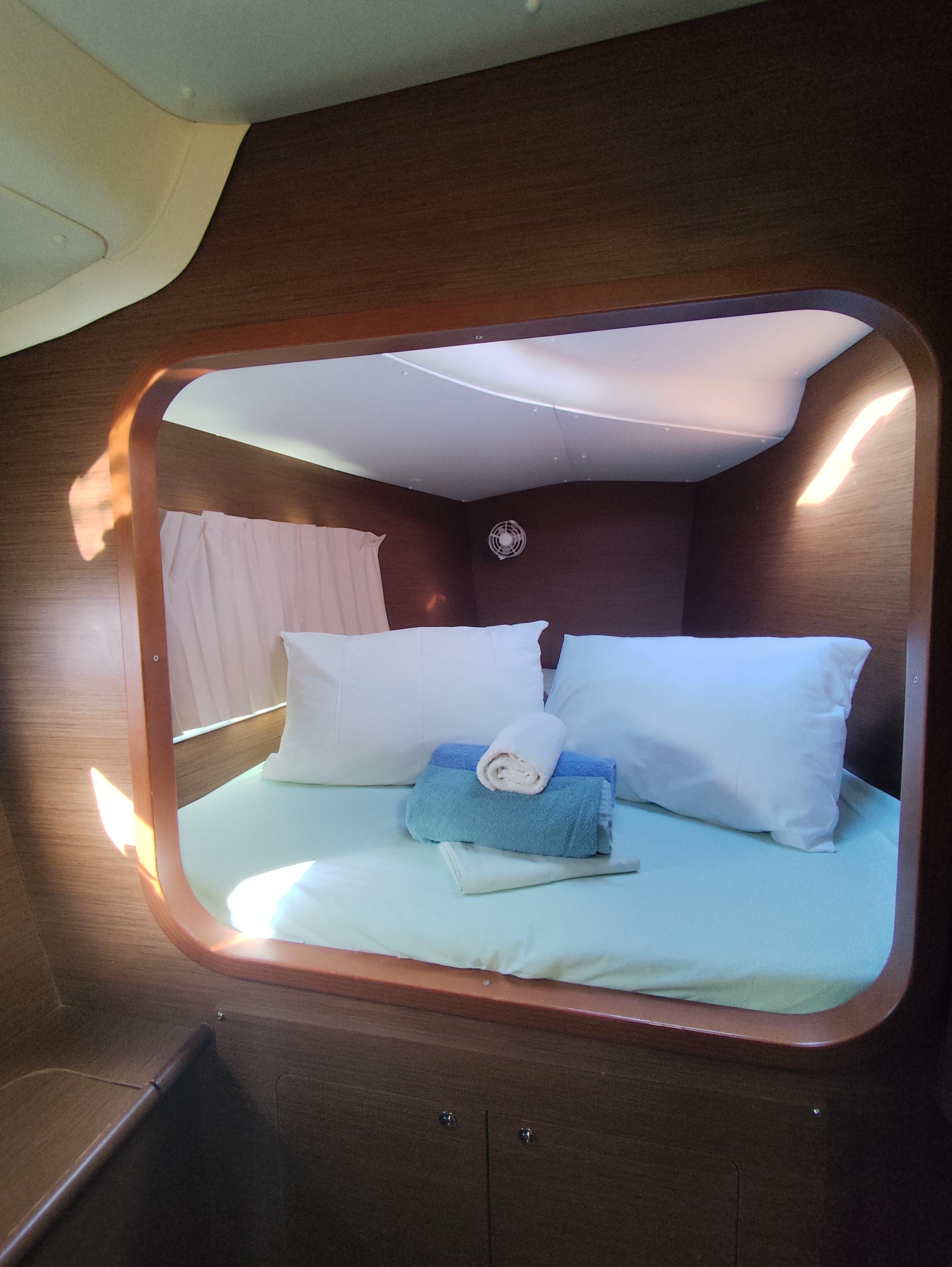 Lagoon 380 Whooper
