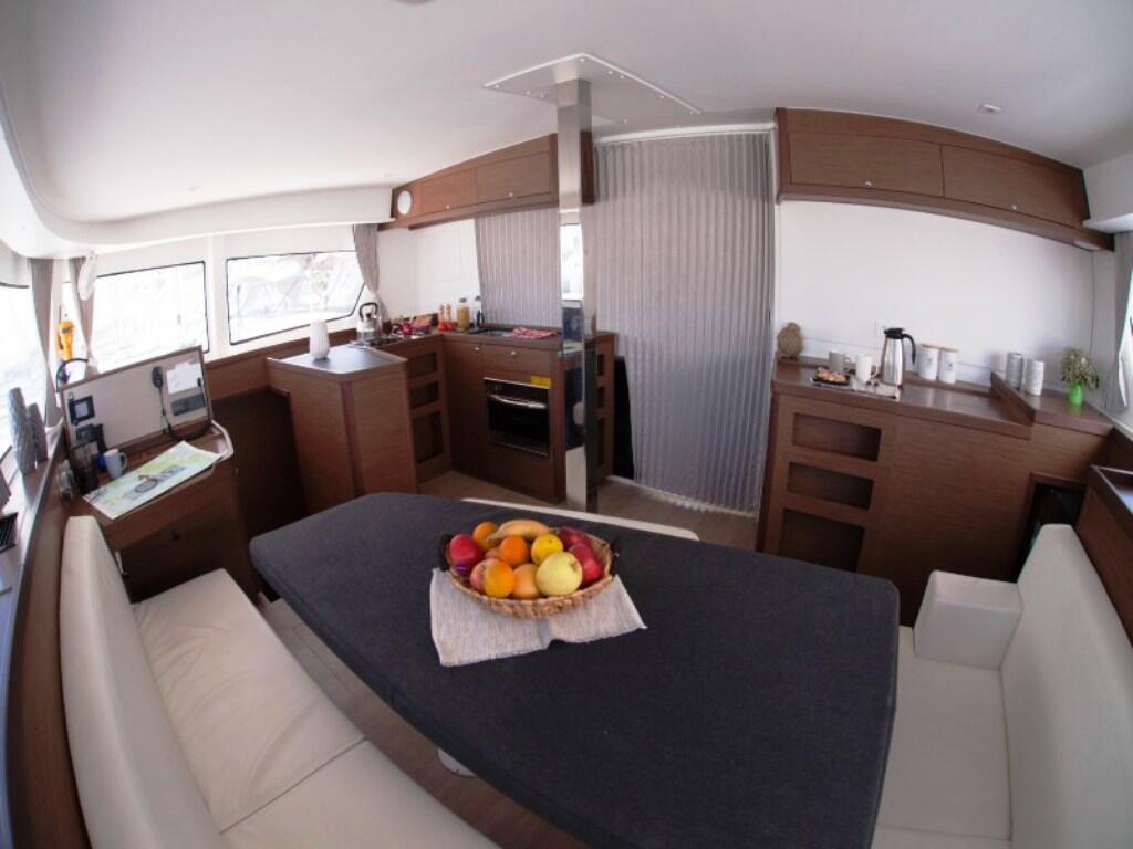 Lagoon 42 Stolos