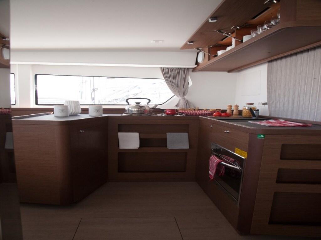 Lagoon 42 Stolos