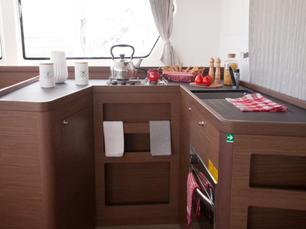 Lagoon 42 Stolos
