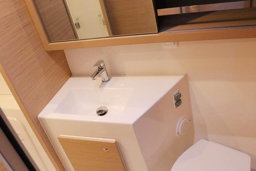 Lagoon 42 Odyssey_X