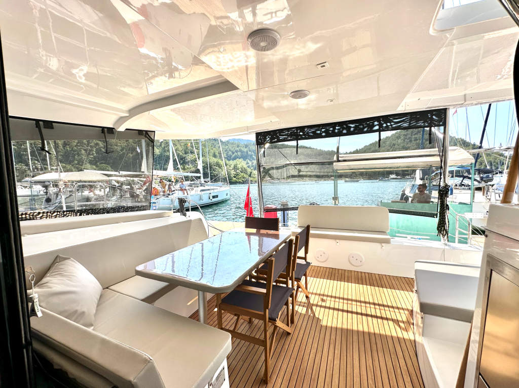 Lagoon 42 Sail Electra