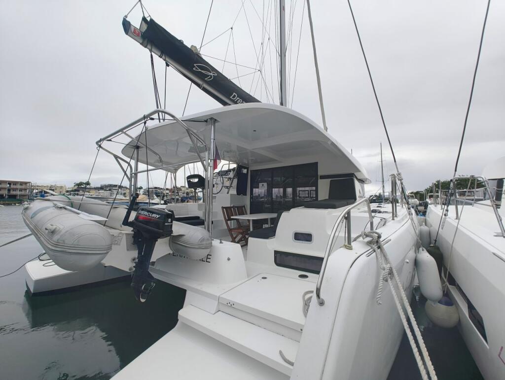 Lagoon 42 PERIWINKLE