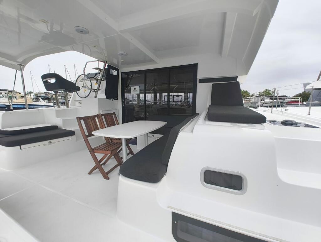 Lagoon 42 PERIWINKLE