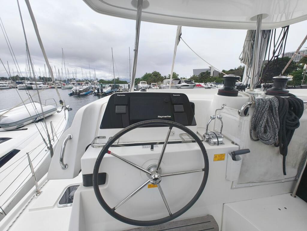 Lagoon 42 PERIWINKLE