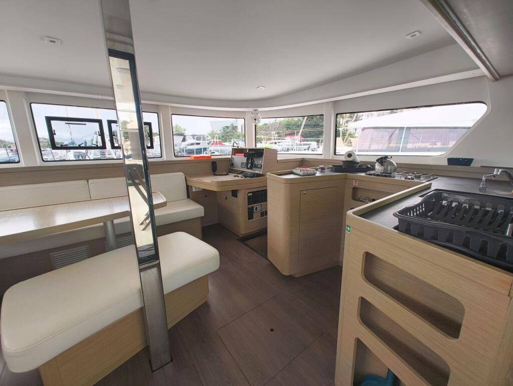 Lagoon 42 PERIWINKLE