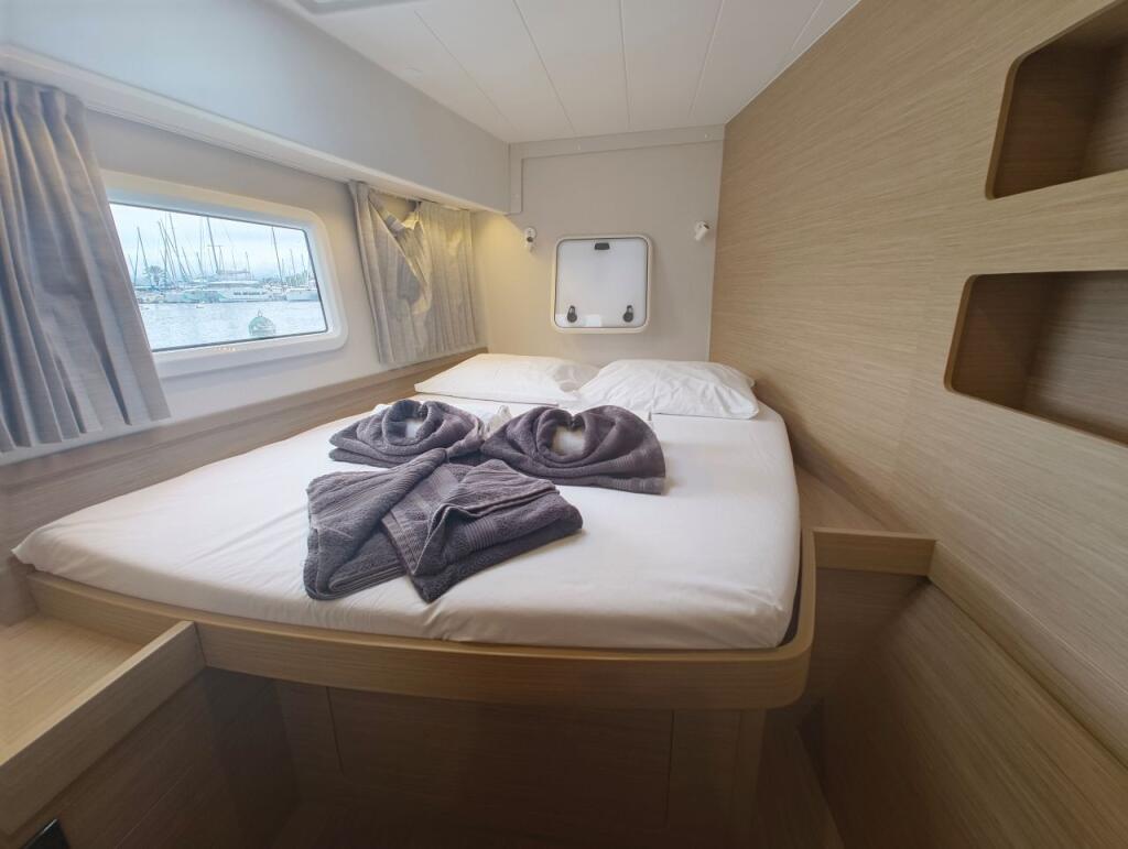 Lagoon 42 PERIWINKLE