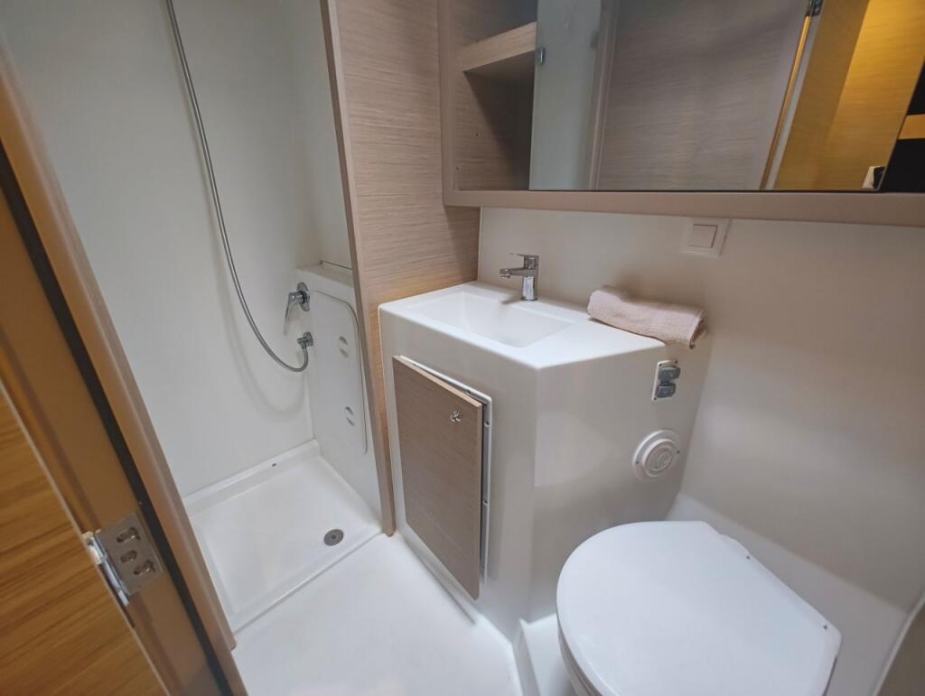 Lagoon 42 PERIWINKLE