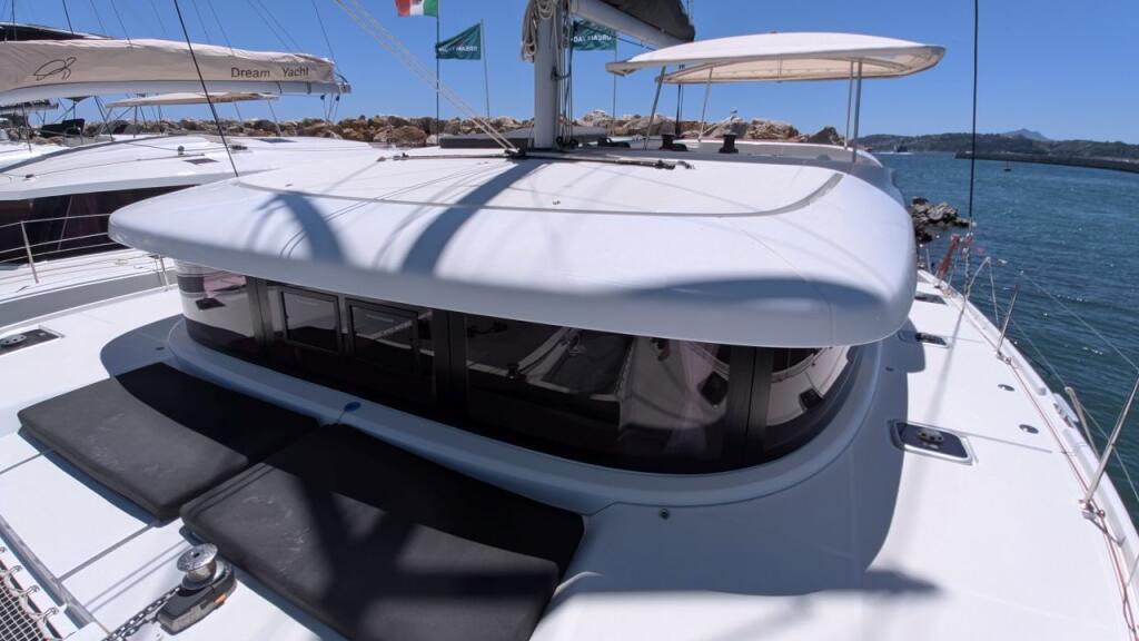 Lagoon 42 WHITE MOON 
