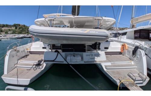 Lagoon 42 WHITE MOON 