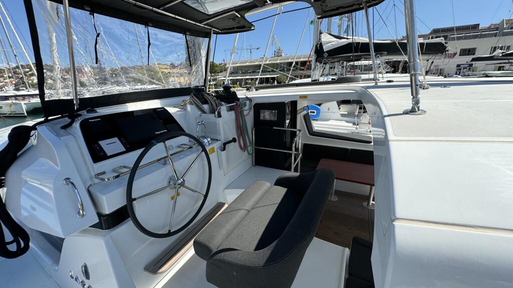 Lagoon 42 Skylight