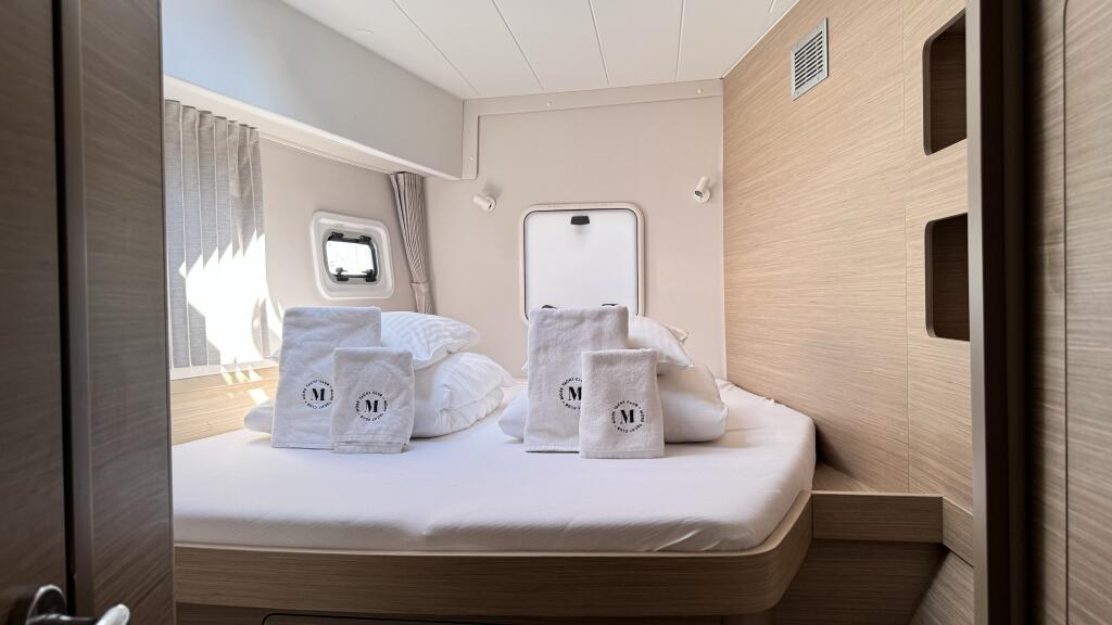 Lagoon 42 Skylight