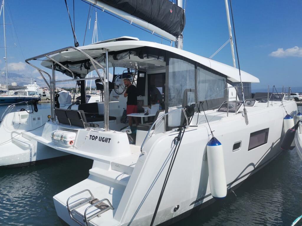 Lagoon 42 Top Light