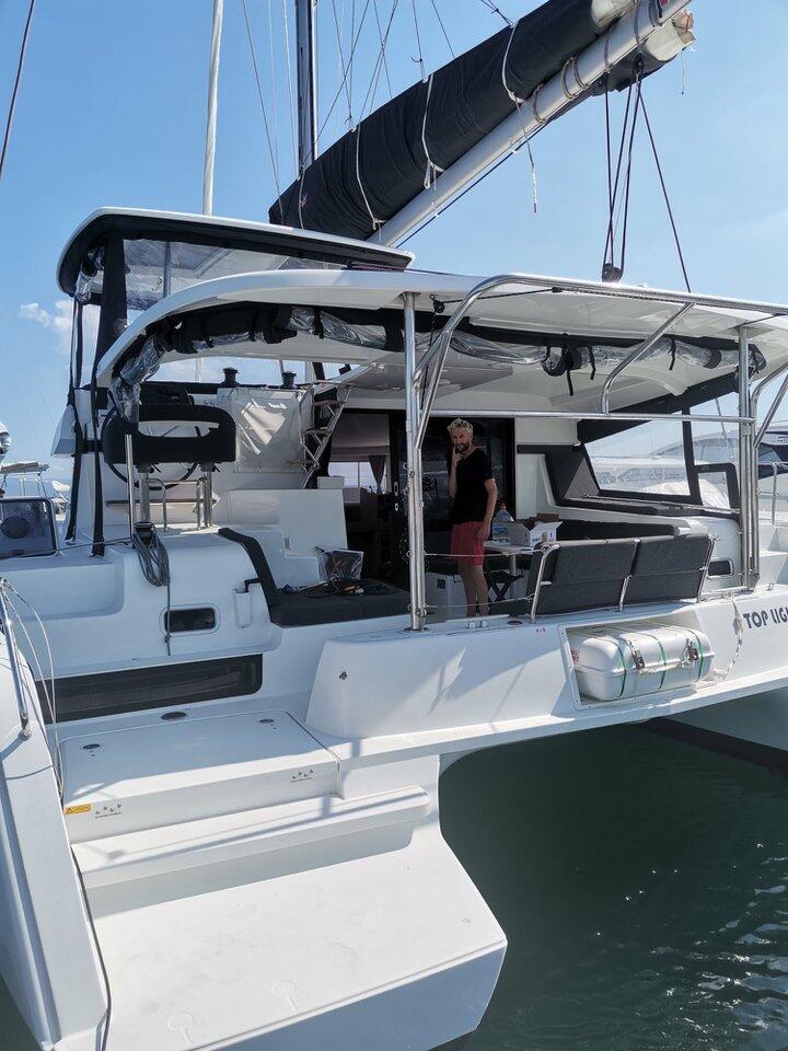 Lagoon 42 Top Light