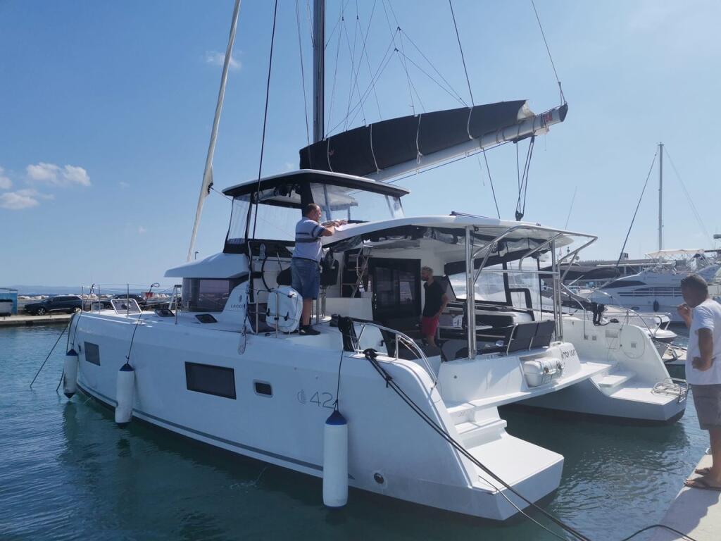 Lagoon 42 Top Light