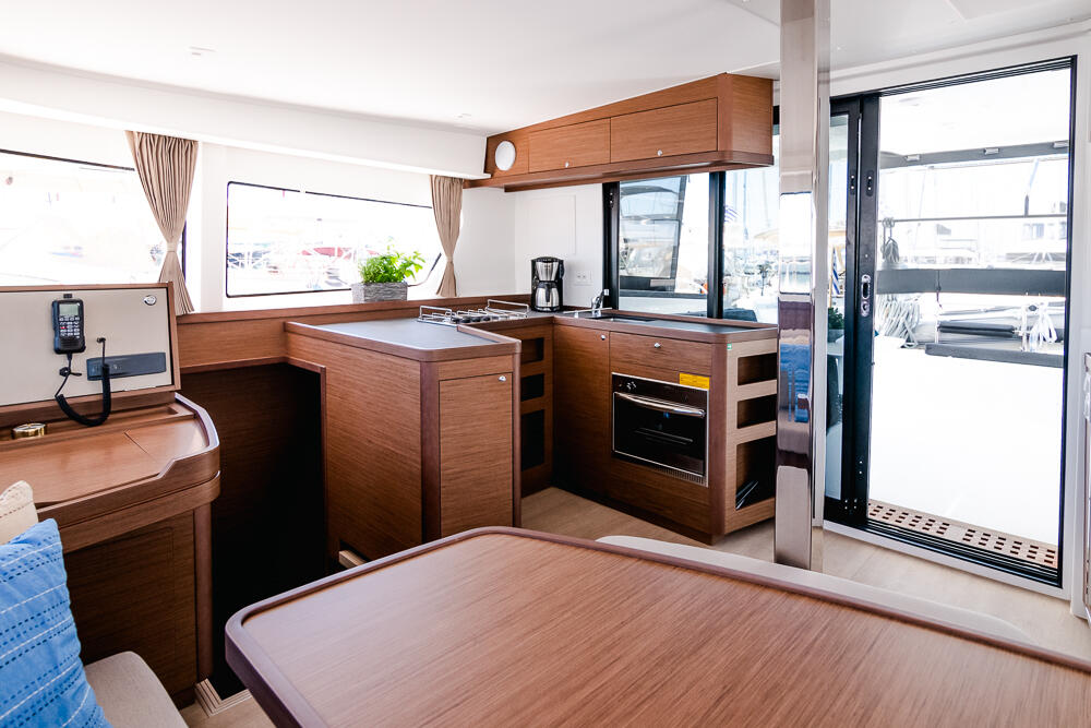 Lagoon 42 Blue Trident