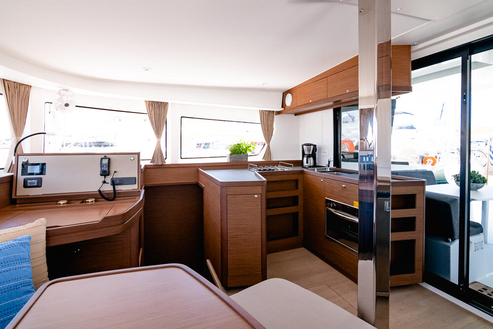 Lagoon 42 Blue Trident