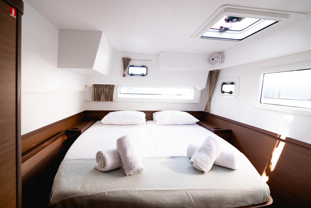 Lagoon 42 Blue Trident