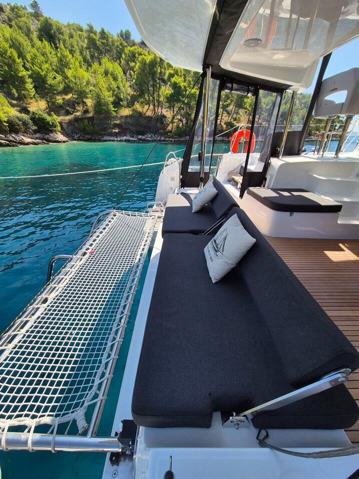 Lagoon 43 Stela