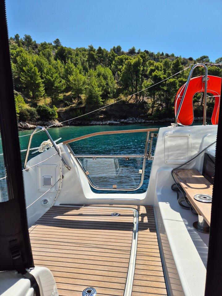 Lagoon 43 Stela