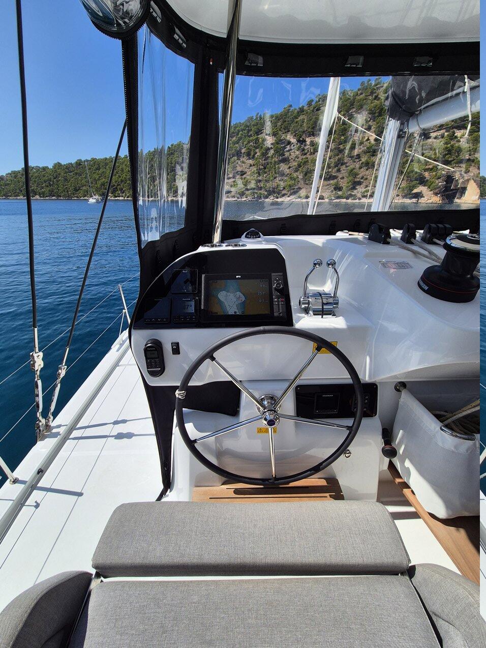 Lagoon 43 Stela