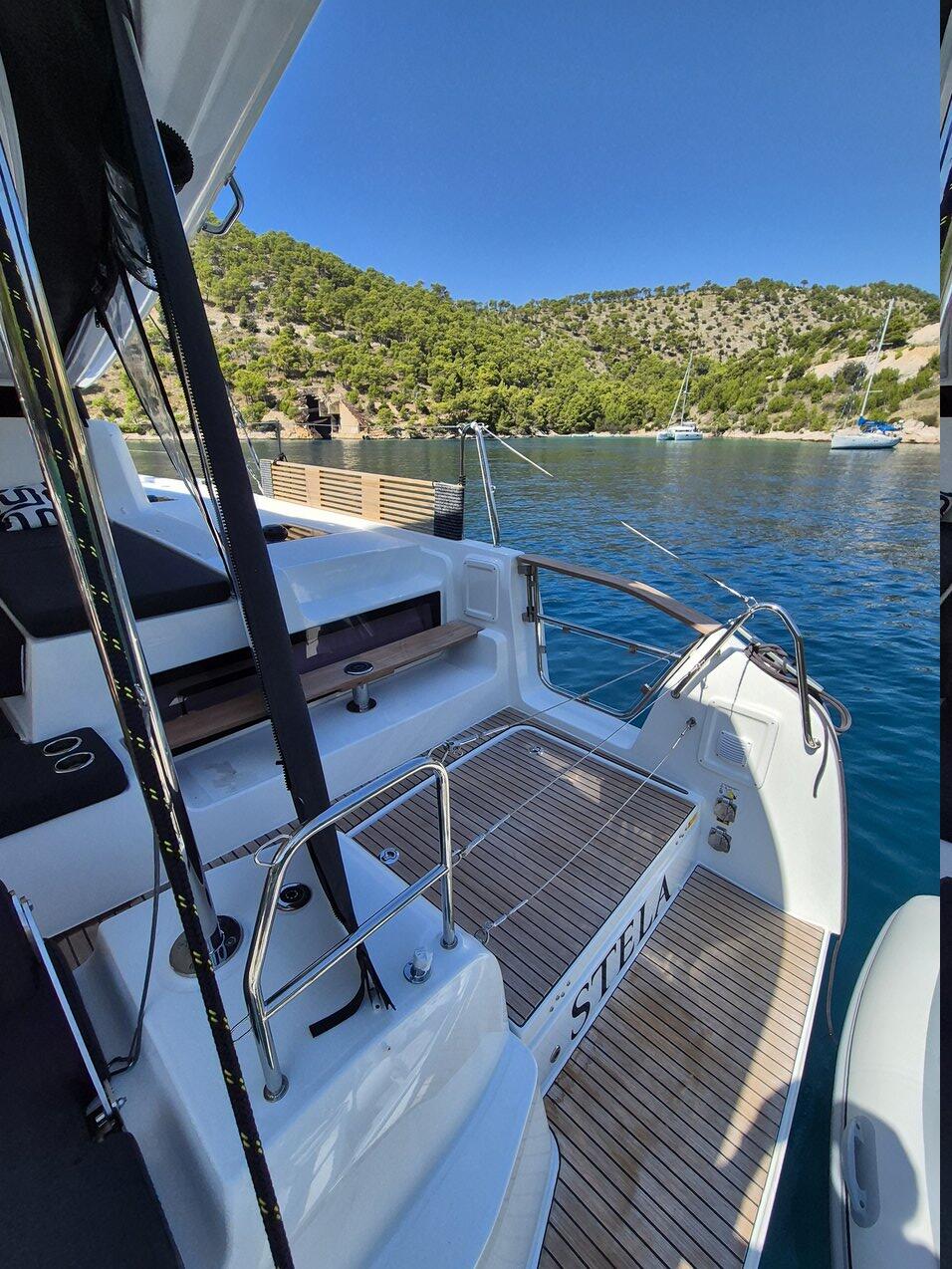 Lagoon 43 Stela