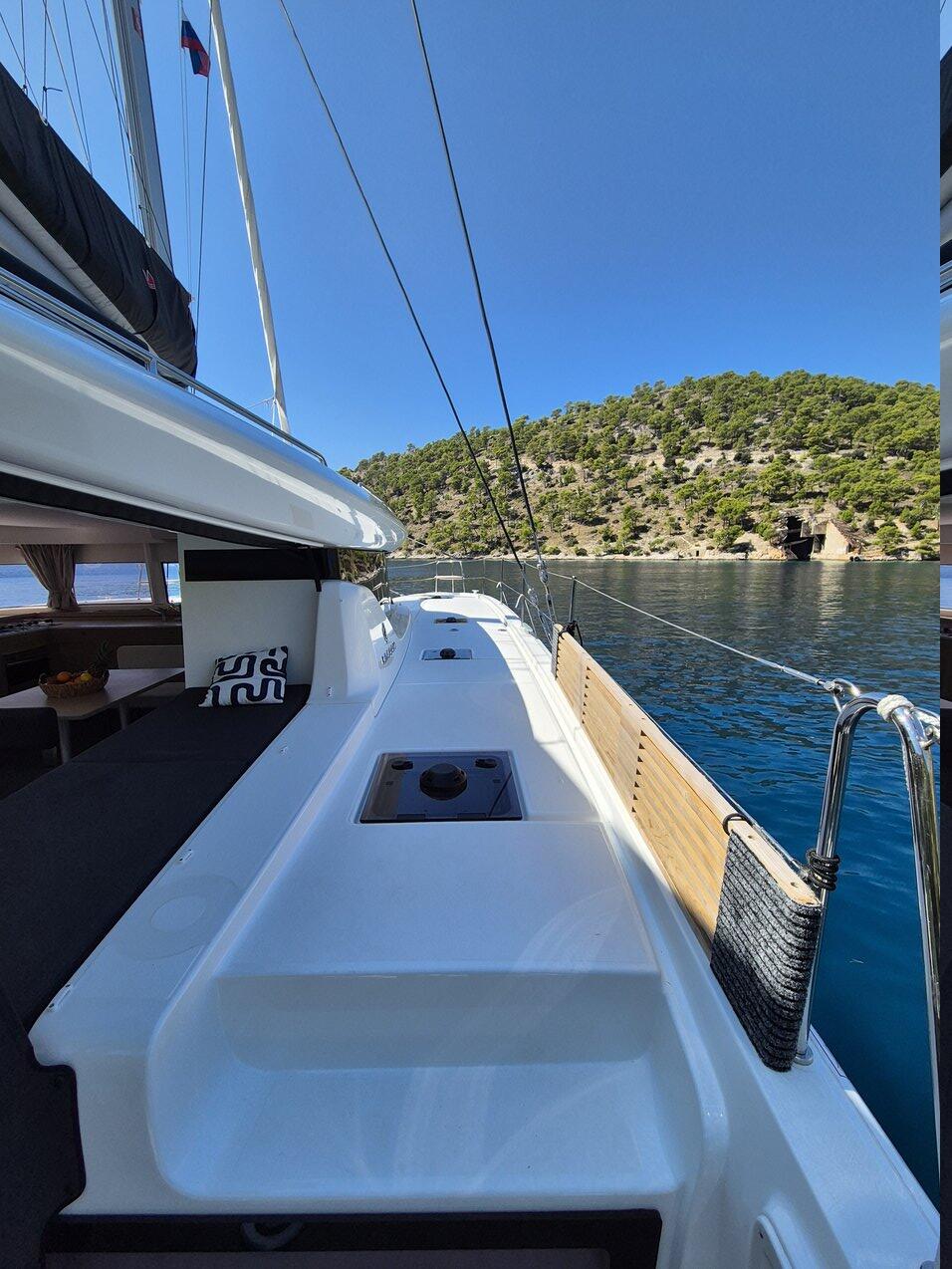 Lagoon 43 Stela