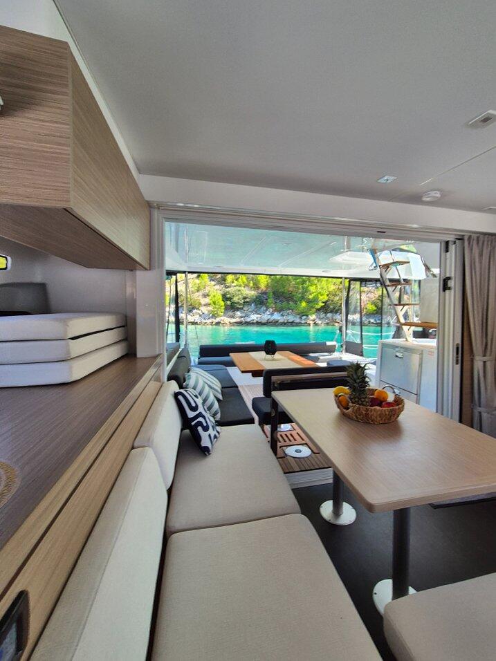 Lagoon 43 Stela
