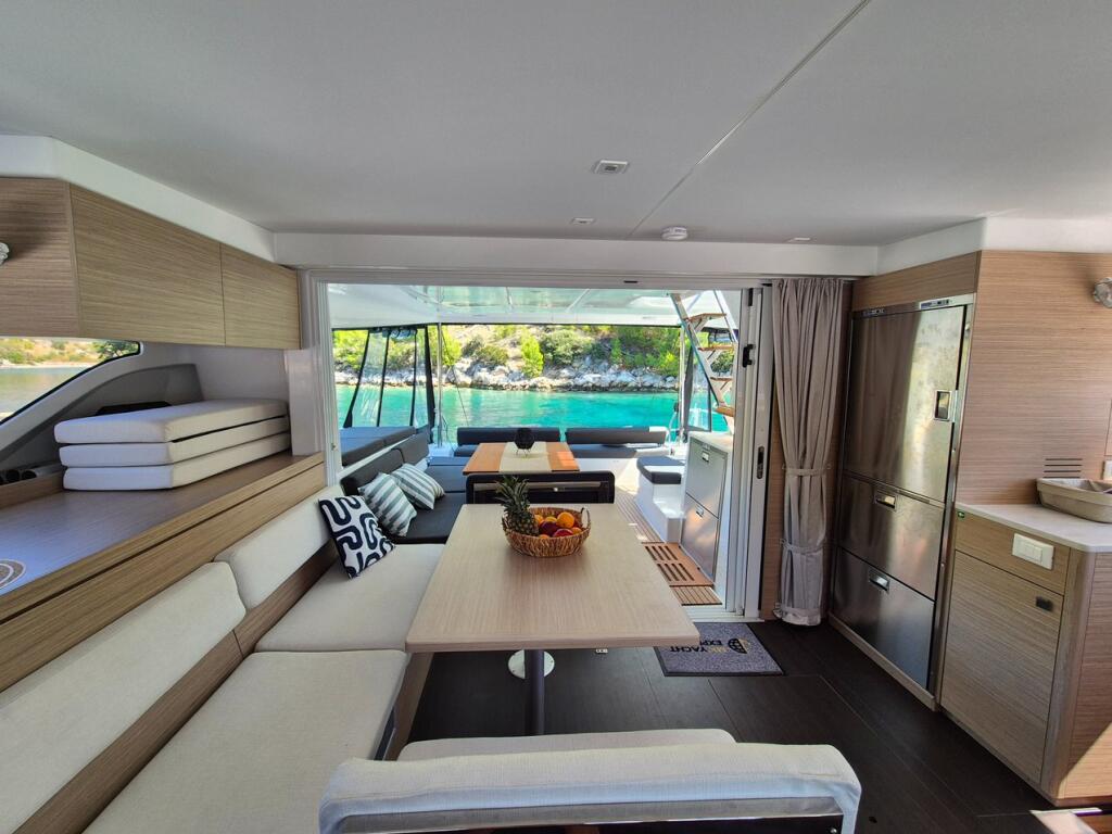 Lagoon 43 Stela